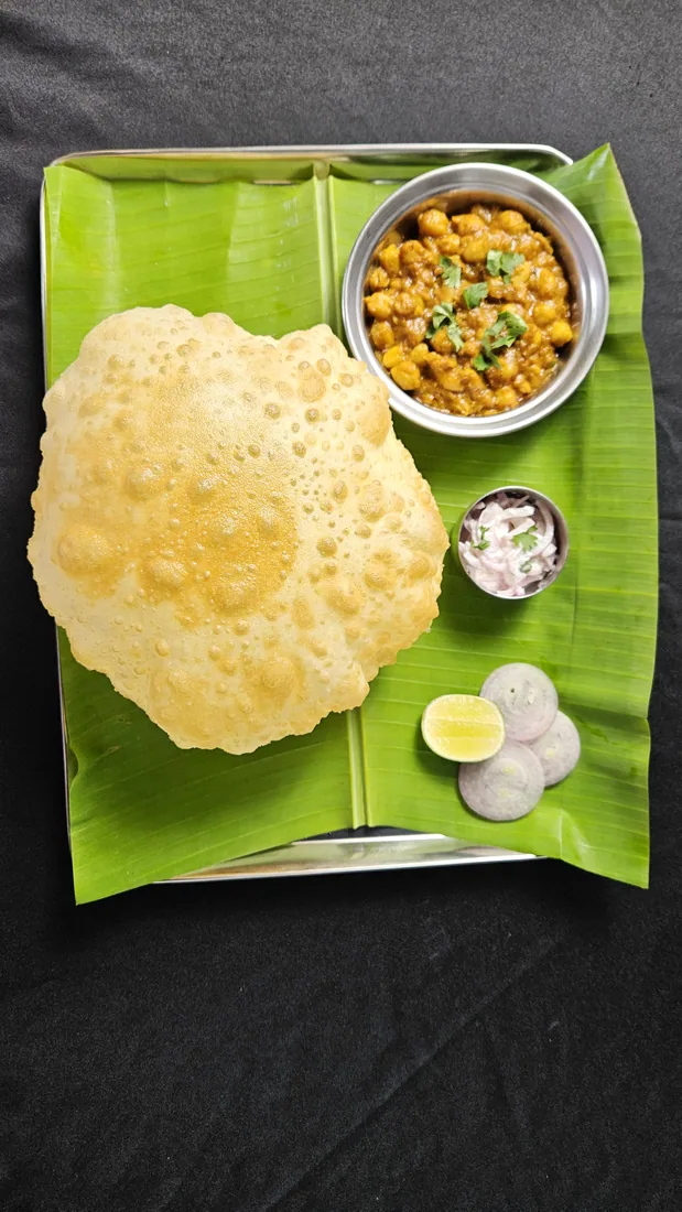 Chole Bhatura (Chola Poori)